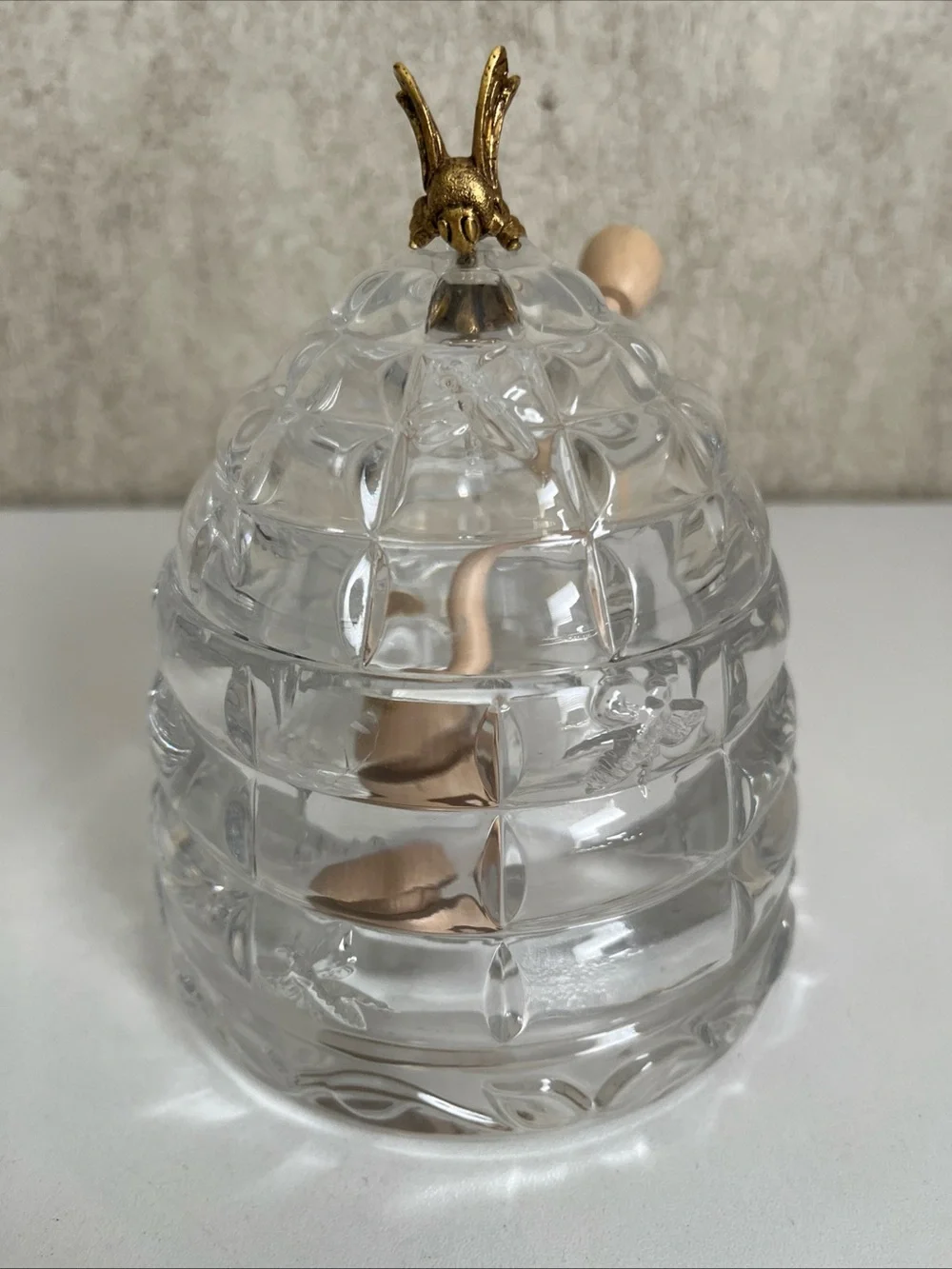 Crystal Beehive Honey Jar Golden Bee Topper Handle Wooden Honey Dipper 5.5”